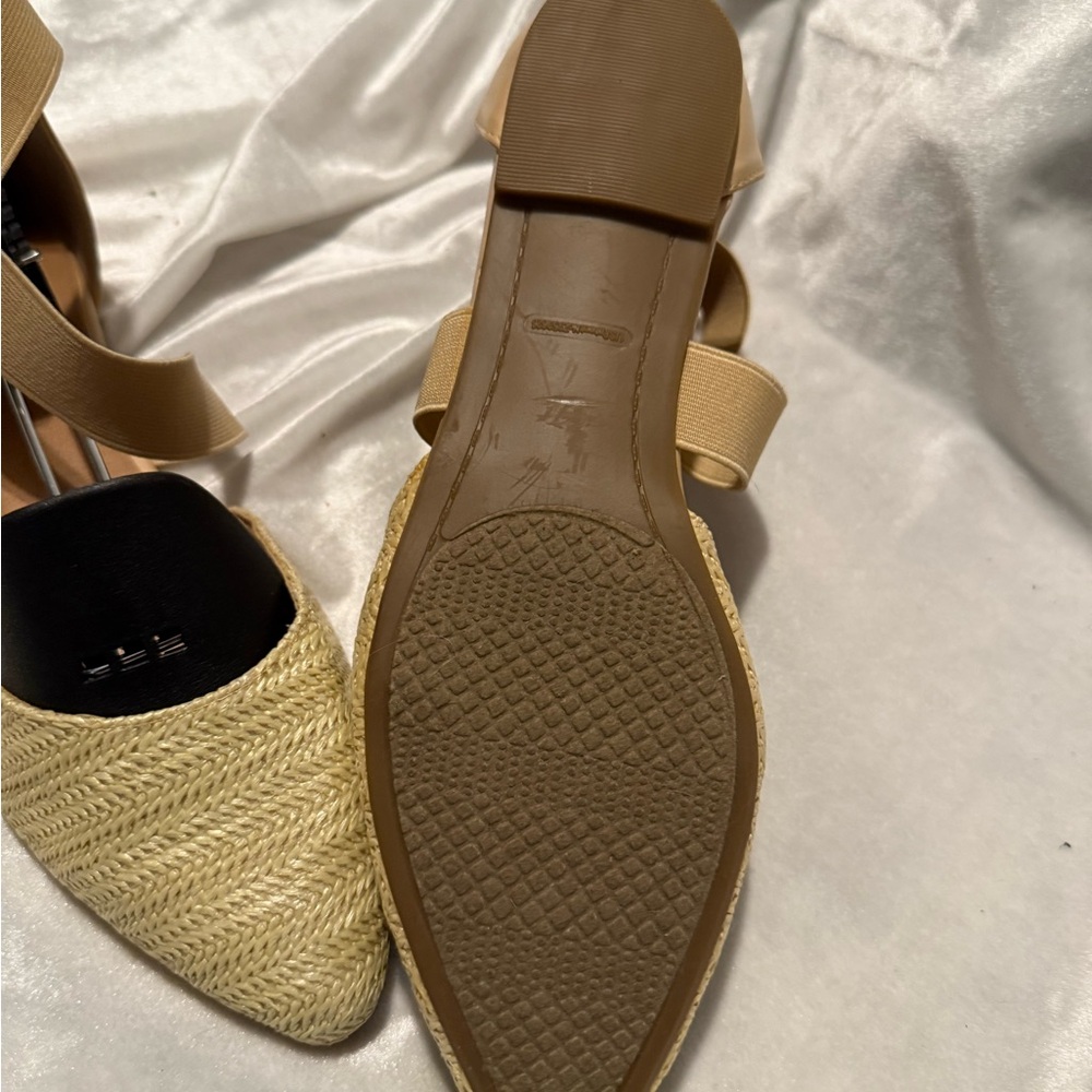 Tan strap flats - Picture 3 of 7